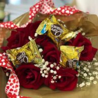 Buquê de 07 Rosas Vermelhas e 03 Ouro Branco