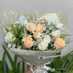 Buquê de 12 rosas - Champanhe e Branca