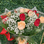 Buquê de 12 Rosas Vermelhas e Champanhe